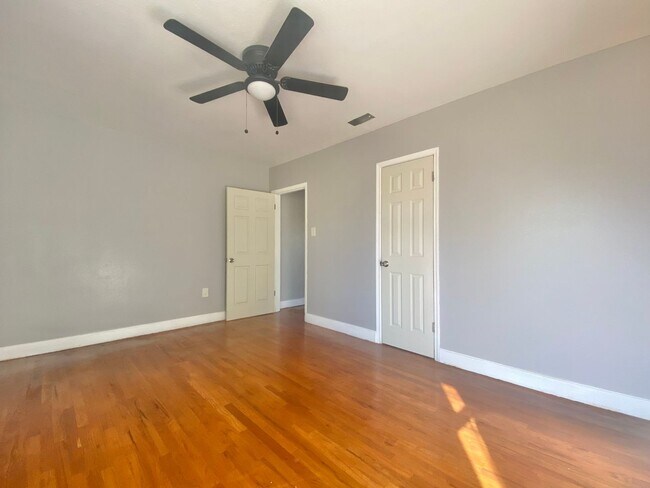 Building Photo - 2205 28th St