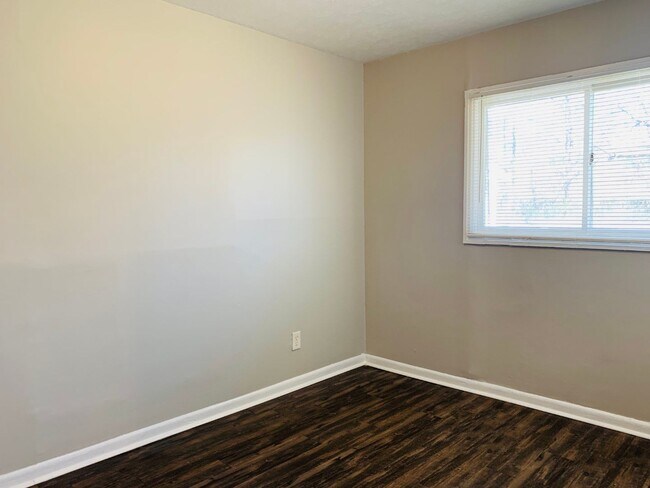 Building Photo - 6102 E Fayetteville Dr