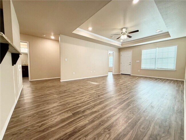 Building Photo - 817 Saddlebrook St