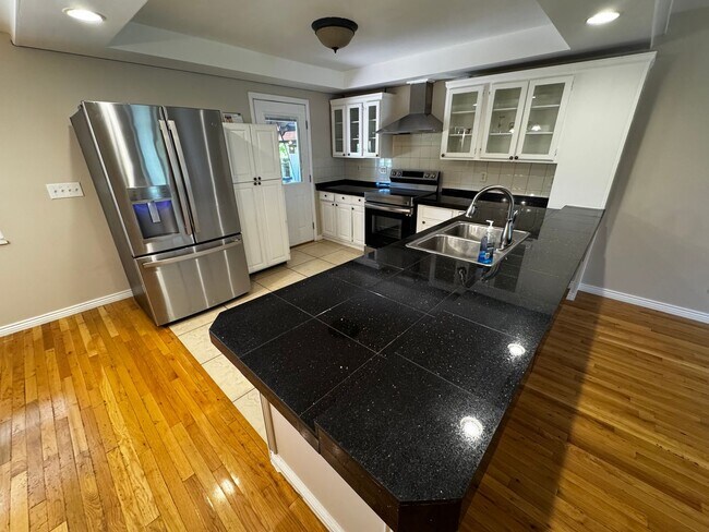 Building Photo - Spacious Aurora Home