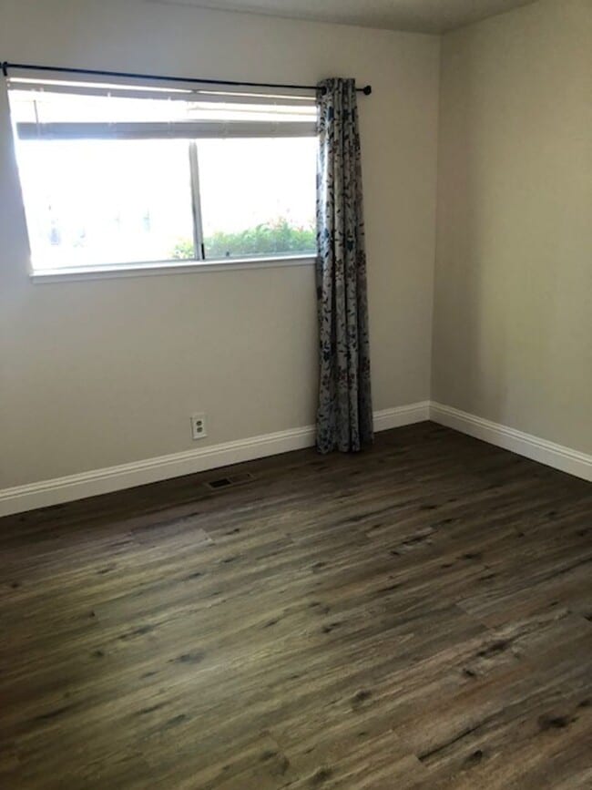 Building Photo - Single Story Home in a Desirable Neighborhood