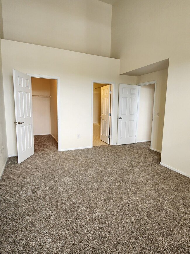 Building Photo - 3rd floor condo close to Cherry Creek Reservoir and DTC!