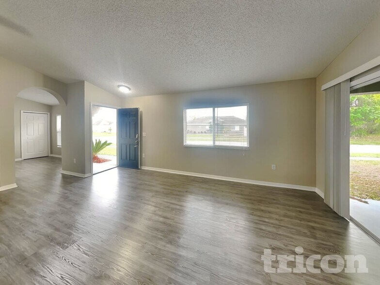 Building Photo - 11759 Lynmoor Dr