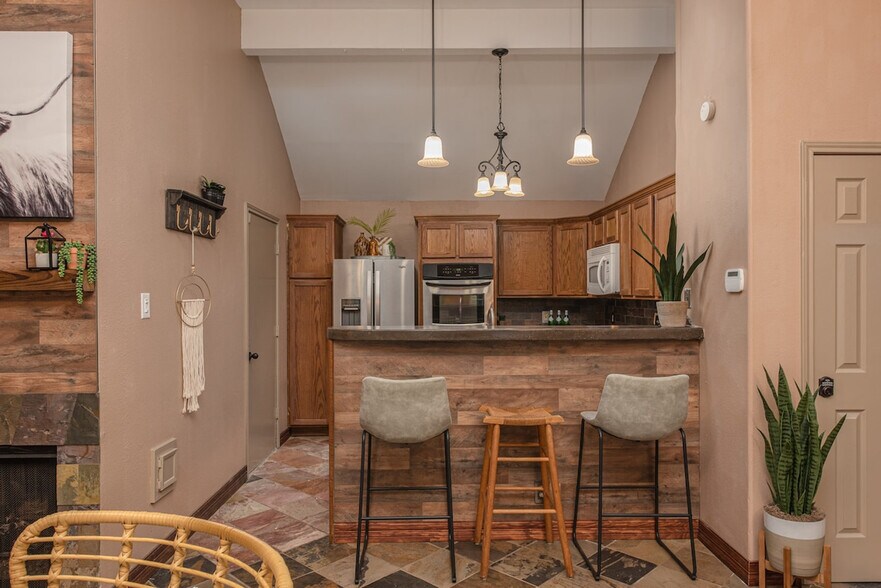 Building Photo - 20415 Linden Tree Dr