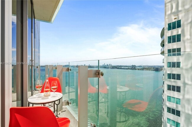 Building Photo - 700 NE 26th Terrace