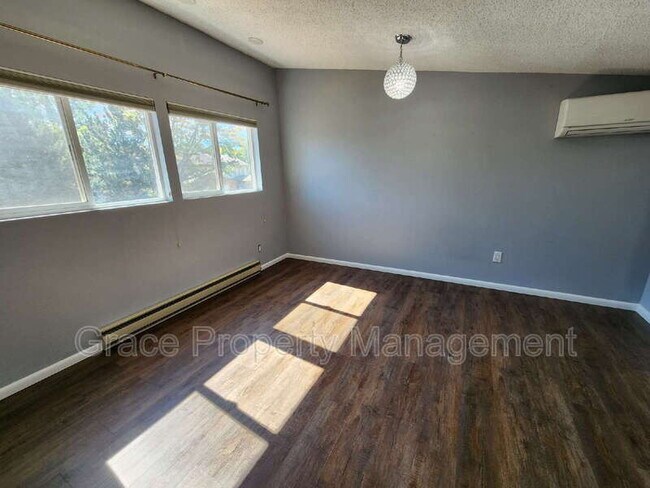 Building Photo - 903 Sir Galahad Dr