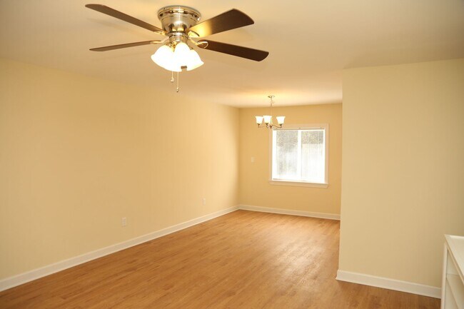 Building Photo - 608 Rockcreek Rd