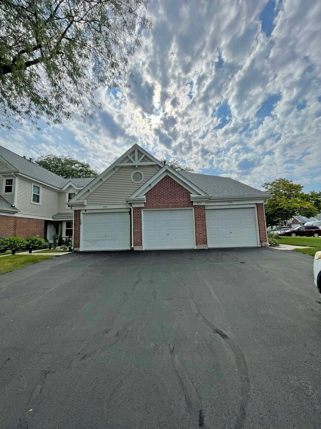 Building Photo - 238 Green Knoll Ln