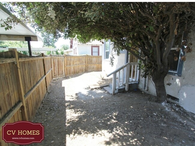 Building Photo - 980 N Broadway St