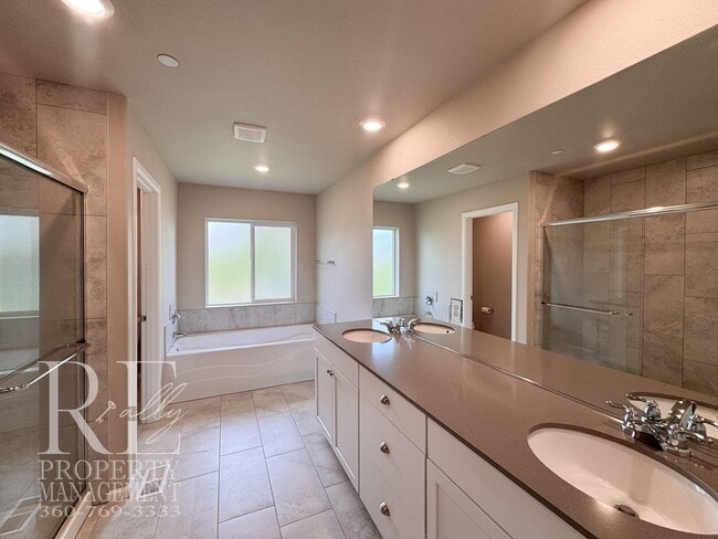 Building Photo - Warm & Inviting 4-Bedroom Home with Vaulted Ceilings, Loft, Fireplace & Fenced Backyard
