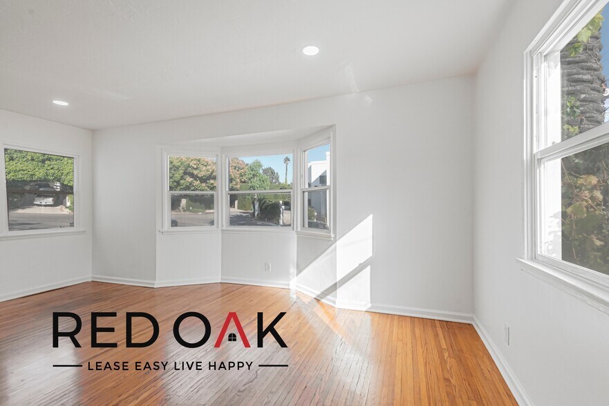 Building Photo - 1115 N Doheny Dr