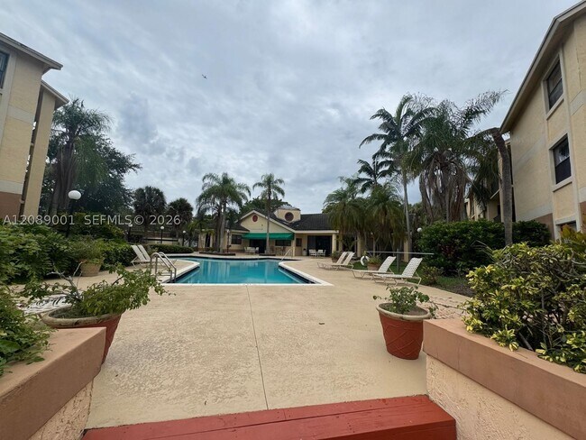 Building Photo - 9999 Summerbreeze Dr