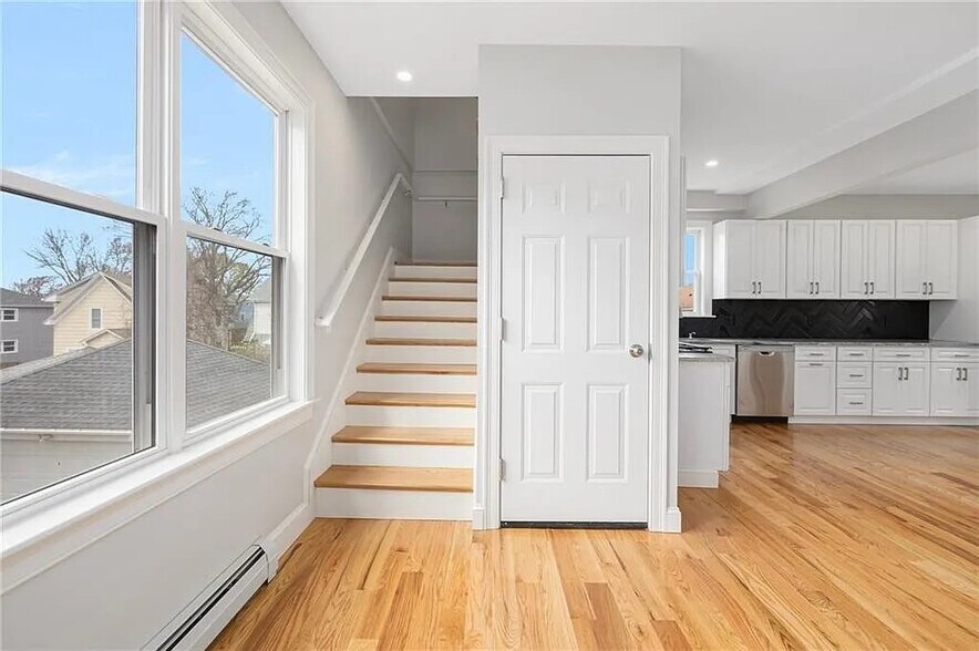 Building Photo - 146 Evergreen St