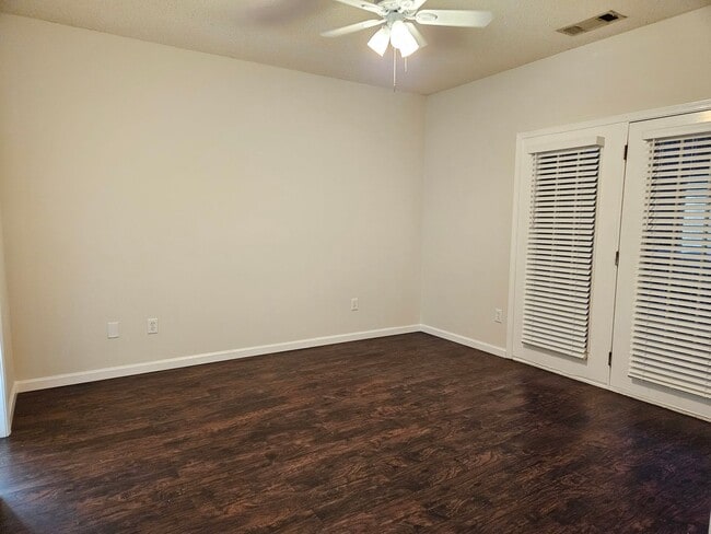 Building Photo - Rare 2 bed 2 bath condo with 1 car garage located in Smyrna