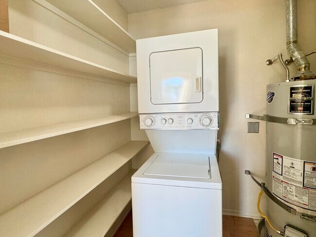 Building Photo - 401 El Cielo Rd