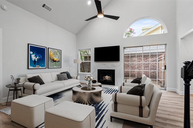 Building Photo - 9424 Blue Jay Way