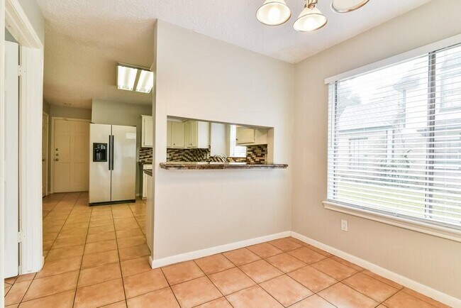 Building Photo - 9811 Churchill Way Dr