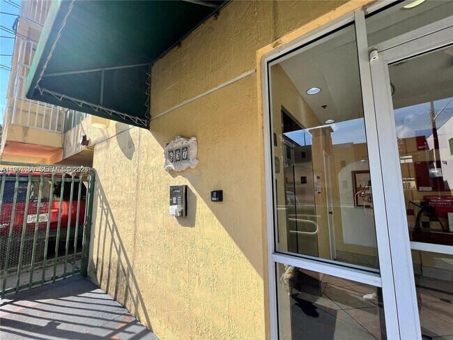 Building Photo - 637 SW 3rd St