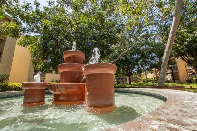 Building Photo - Mission Valley-Beautifully Updated Condo-N...