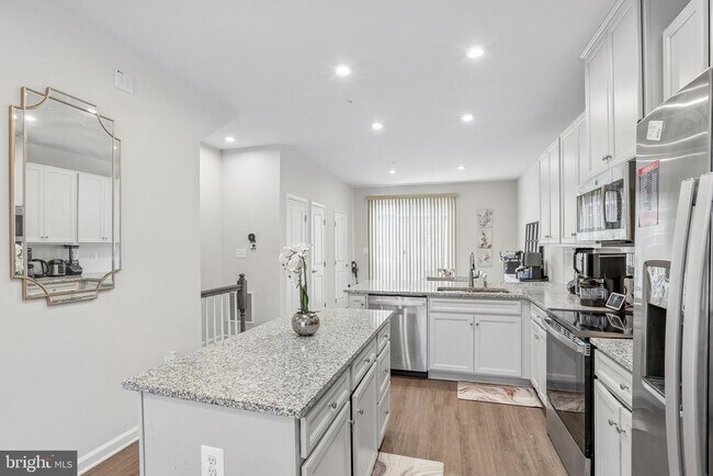 Building Photo - 158 Woodgate Cir