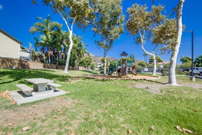 Building Photo - Charming 2BR Home with Attached Garage, Private Patio and a Friendly Community!