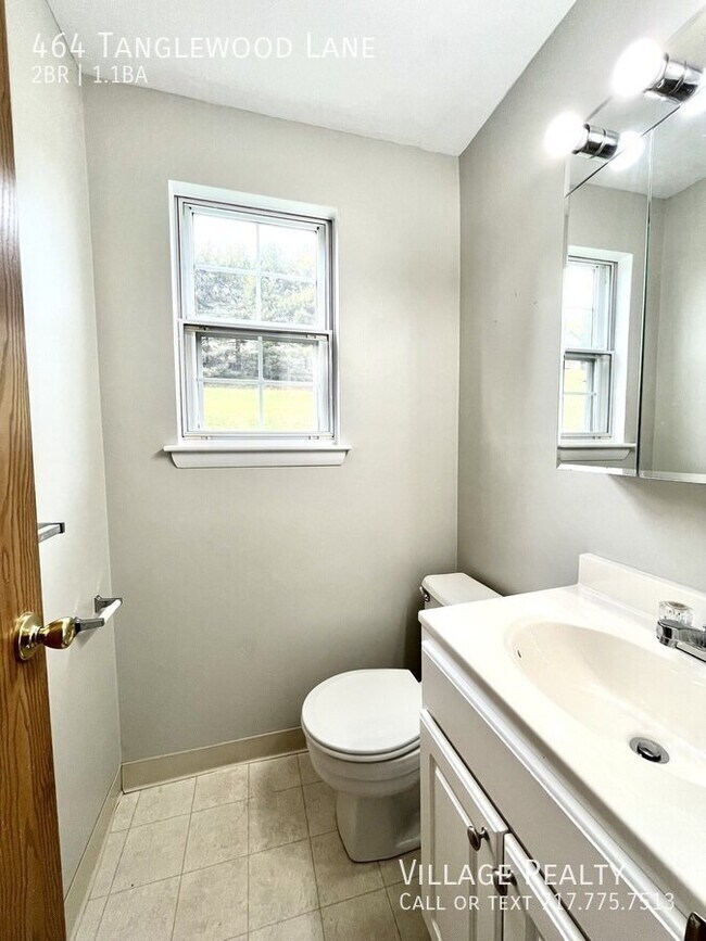 Building Photo - 464 Tanglewood Ln