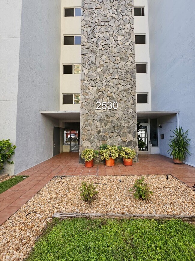 Building Photo - 2530 SW 3rd Ave