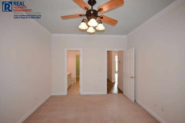 Building Photo - Charming 3 bd 2.5 ba townhouse! Washer/dryer included and attached garage!