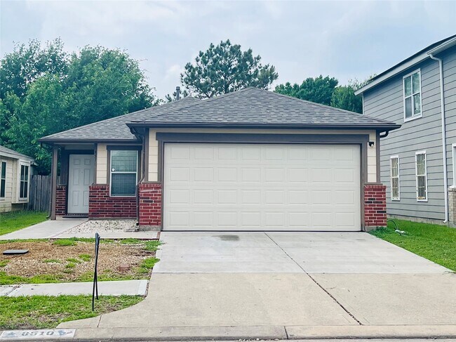 Building Photo - 8510 Village Hollow Ln