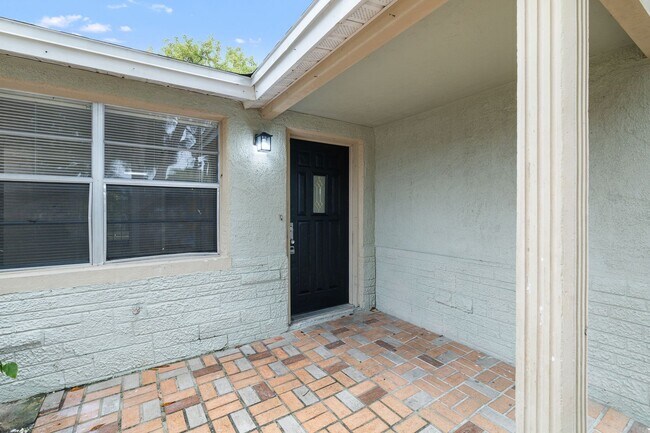 Building Photo - Beautiful 3bdrm/2bath home with attached garage and large yard $1,595.00 ** Ready Now** MOVE IN B...