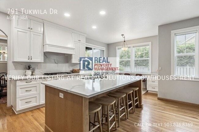 Building Photo - 791 Tukwila Dr