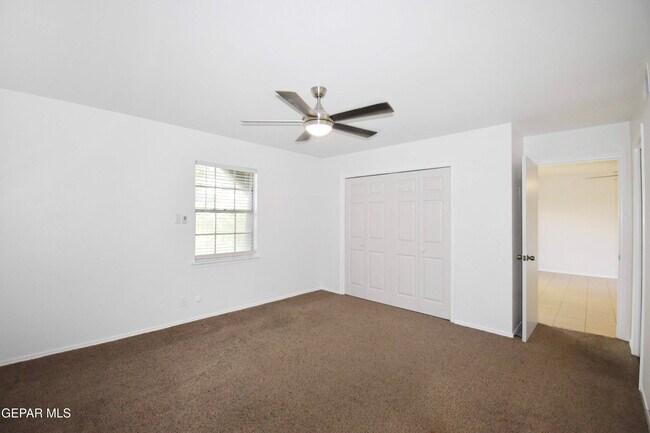 Building Photo - 350 Thunderbird Dr