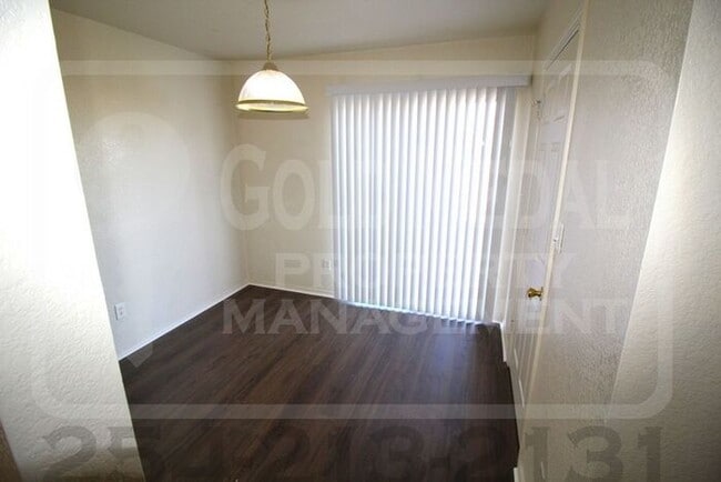 Building Photo - 2807 Leroy Cir