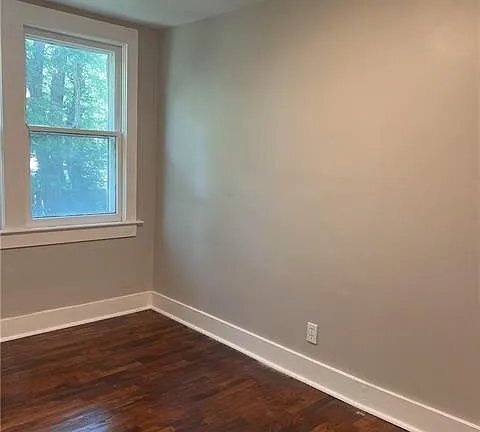 Building Photo - 1405 Columbia Ave