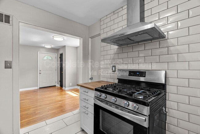 Building Photo - 1225 Buck Ave