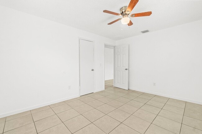 Building Photo - 4790 Gulfstream Rd