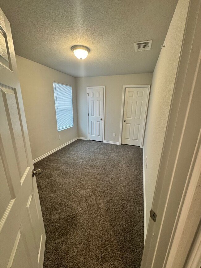 Building Photo - Coming Soon - Elegant 3BR 2.5 Bath Townhom...