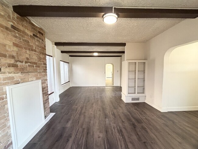 Building Photo - 1395 S 900 E