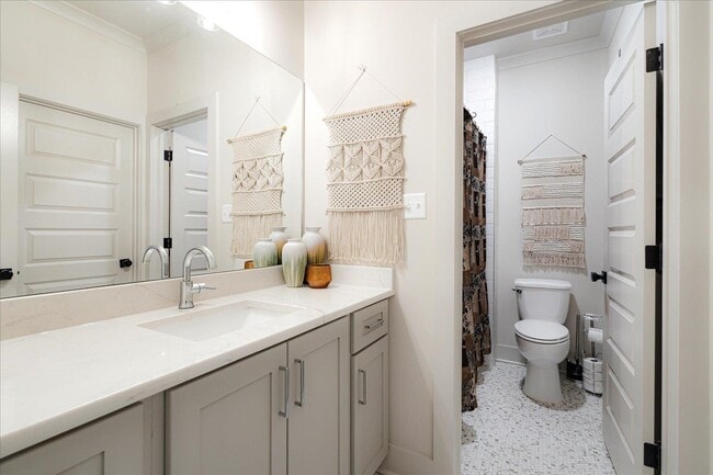 Building Photo - 2020 Elzey Ave