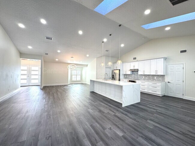 Building Photo - 9943 Bay Vista Estates Blvd