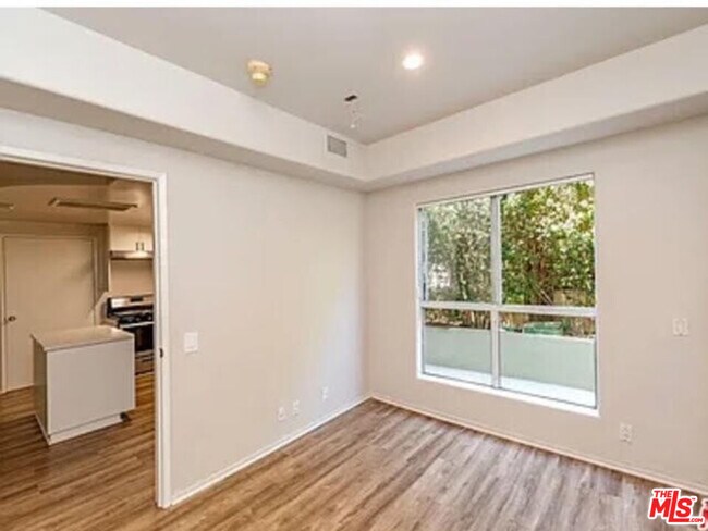 Building Photo - 1242 9th Ct