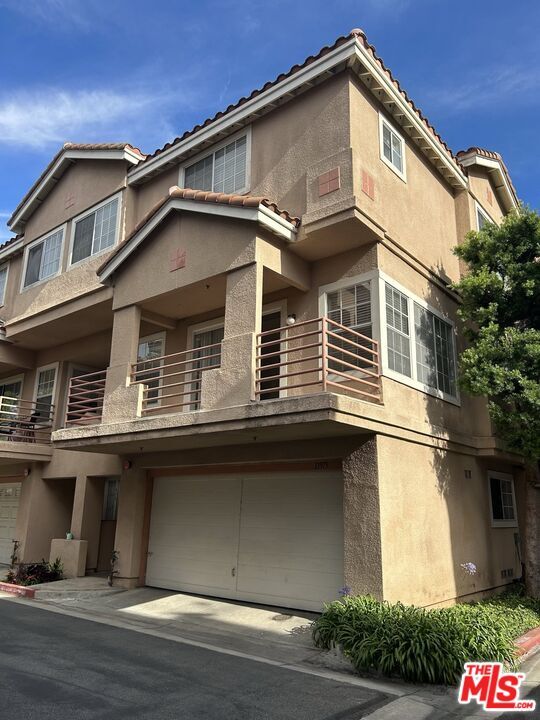 Building Photo - 13975 Lemoli Ave