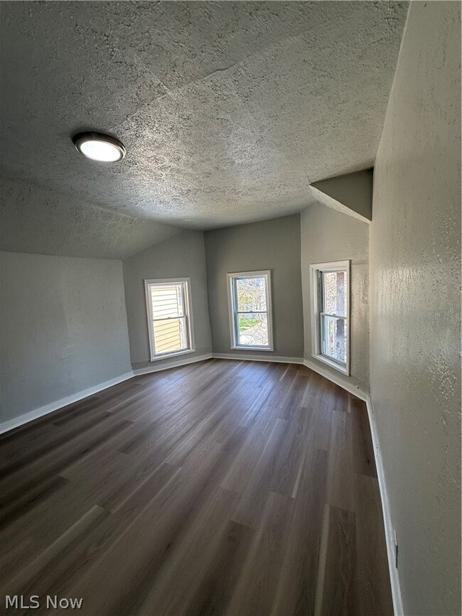 Building Photo - 3514 W 58th St