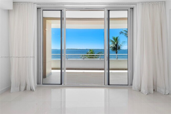 Building Photo - 808 Brickell Key Dr