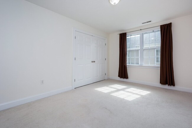 Building Photo - 22 Cortland Dr