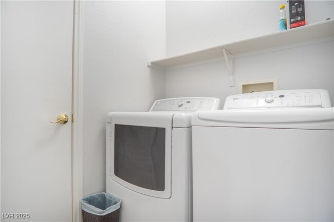 Building Photo - 2401 Predera Ave