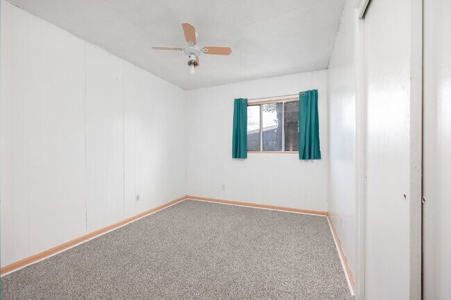 Building Photo - Charming 2-Bedroom Home in Aztec, NM - Per...