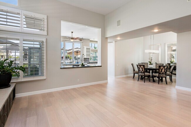 Building Photo - 346 Whites Landing