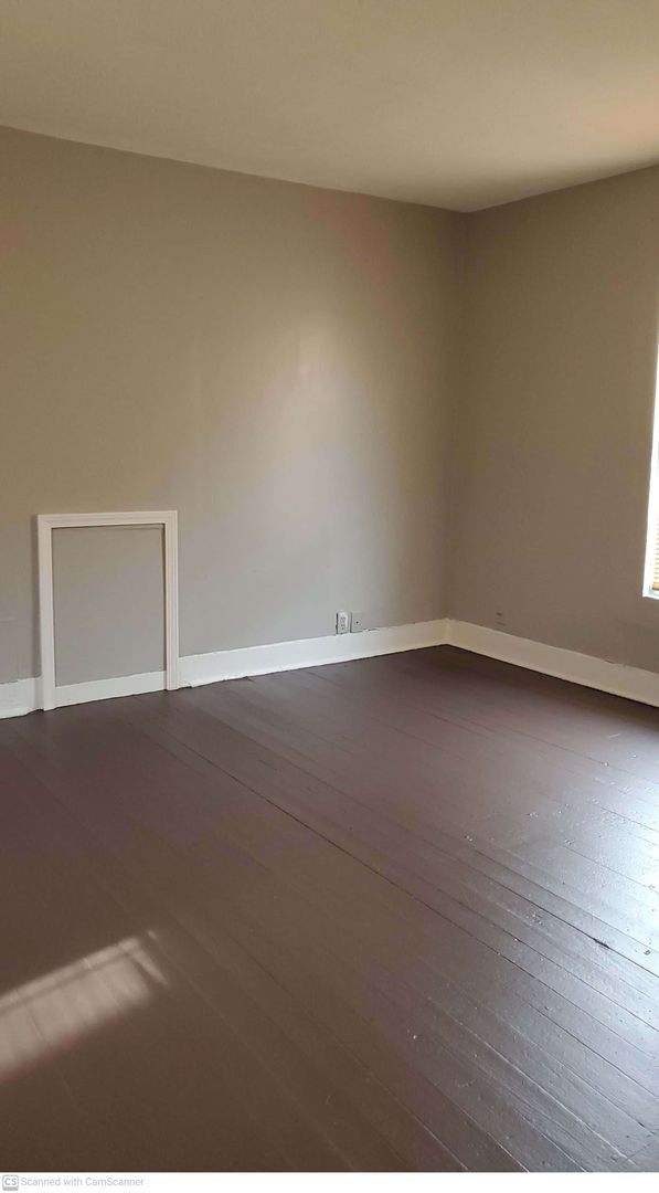 Building Photo - Pretty 3 bed 1 bath house detached garage in Walnut Hills, minutes from Downtown, WPAFB