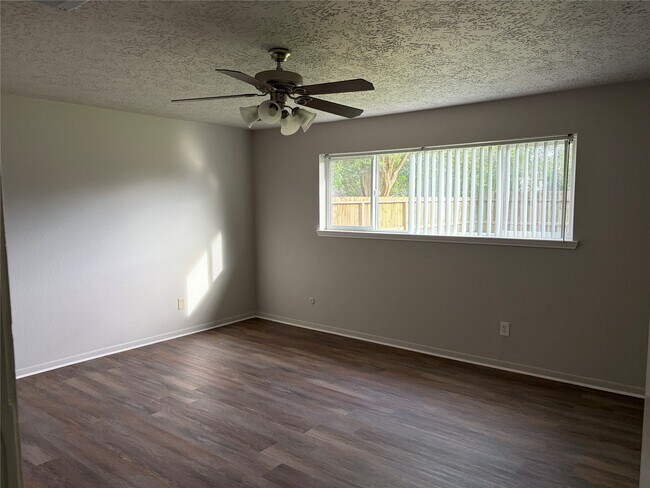 Building Photo - 12719 Huntington Field Dr